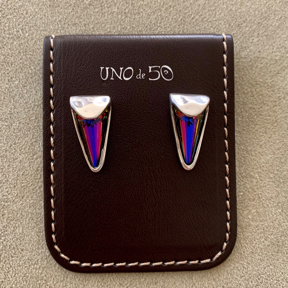 NWT! UNO de 50 Earrings "Estela" PEN0500.